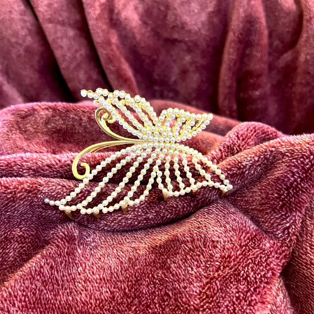 Beautiful butterfly hair clip. 5” Pearl like jewels add class and style!